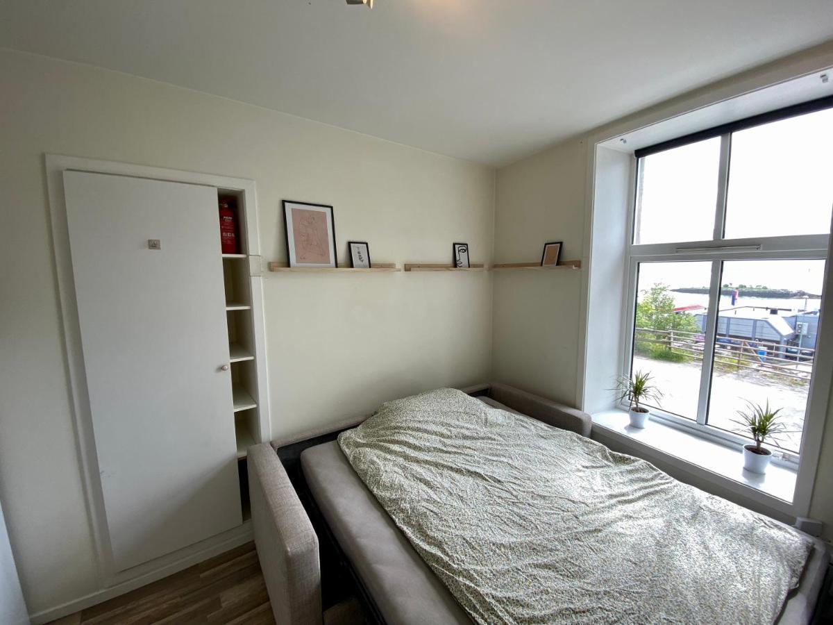 Small, Central And Quiet Studio Apartment In Alesund Exterior photo